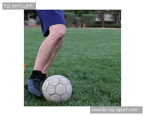 掌握足球基本动作名称提升球技的必备指南与技巧分享